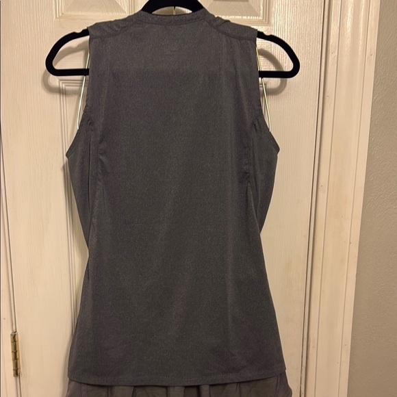 Nike Dri-Fit Women's Gray Sleeveless Top and Shorts Set - Picture 4 of 11